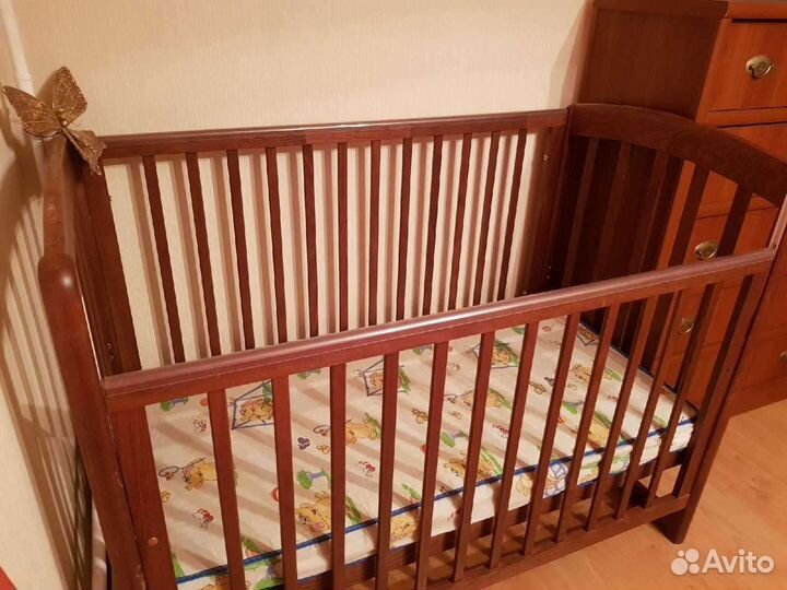 Кровать с матрасом, бортиками, балдахином и бельём