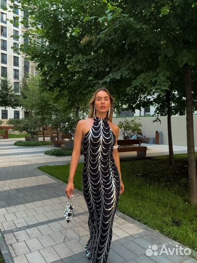 Нарядное платье с пайетками