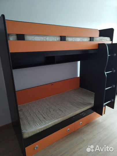 Двухъярусная кровать бу с матрасами