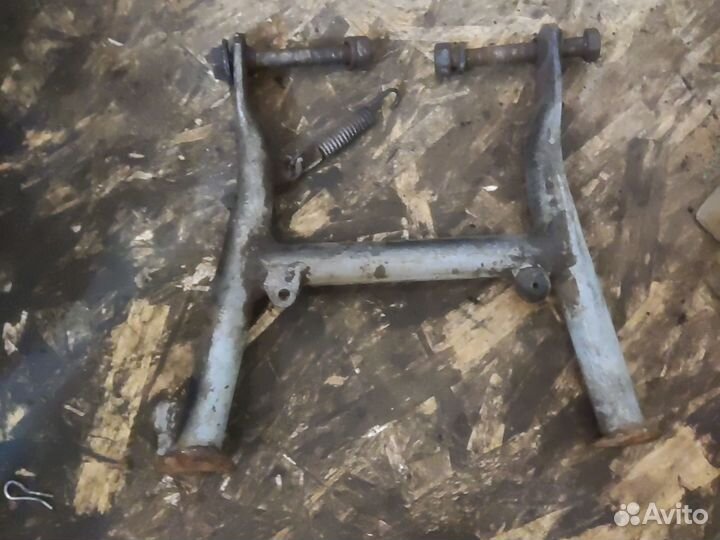 Центральная подножка Иж