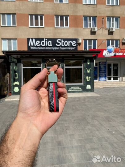 Набор для iPhone 15 pro от Santa Barbara