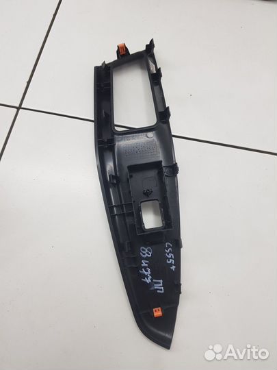 Накладка обшивки двери передняя правая