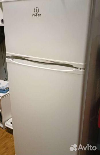 Холодильник бу indesit