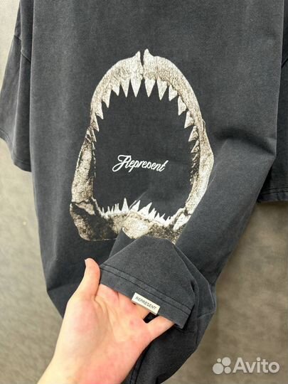 Футболка Represent