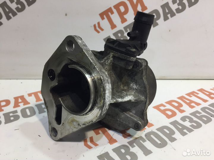 Рено Трафик Вакуумный насос