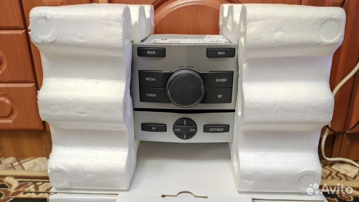 Магнитола оригинал для Opel Zafira B