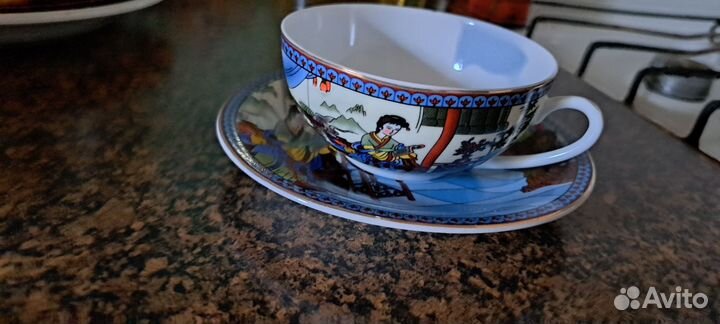 Кувшин, набор блюдец, чашка с блюдцем