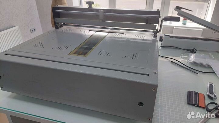 Крышкоделательная машина