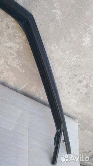 Уплотнитель стекла двери передний правый Citroen