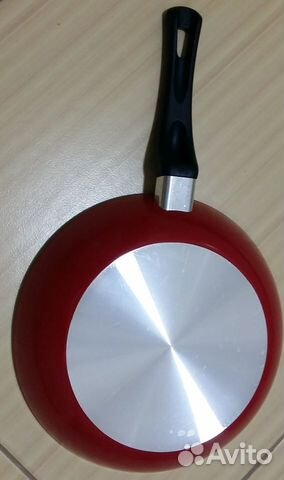 Сковородка с тефлоновым покрытием
