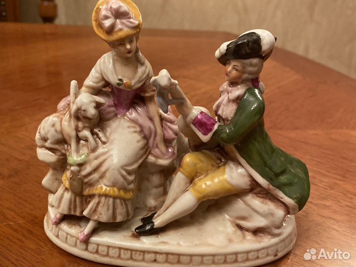 Статуэтка фарфор