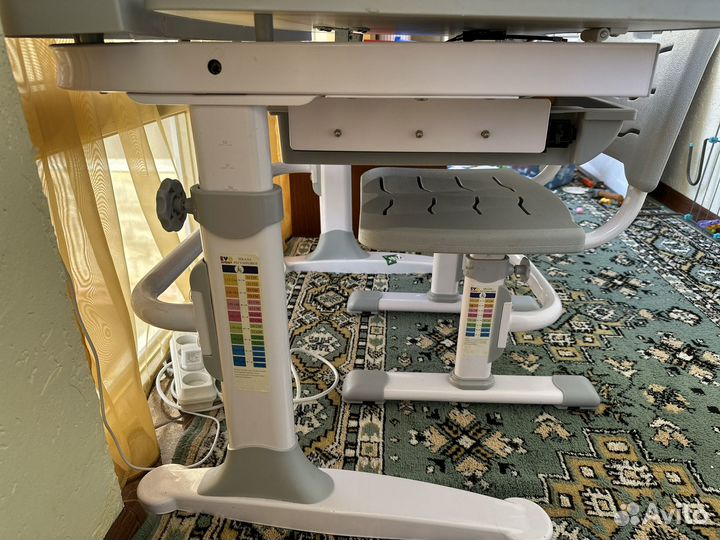 Растущая парта и стул