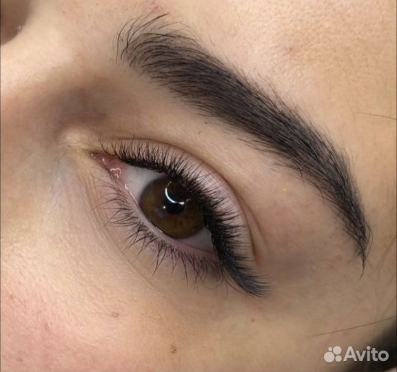 Наращивание ресниц и оформление бровей