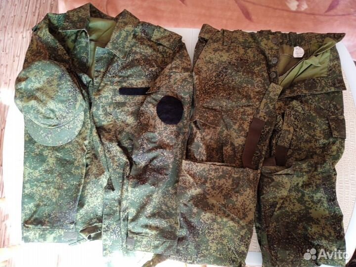 Продаю 2 комплекта полевой формы и берцы