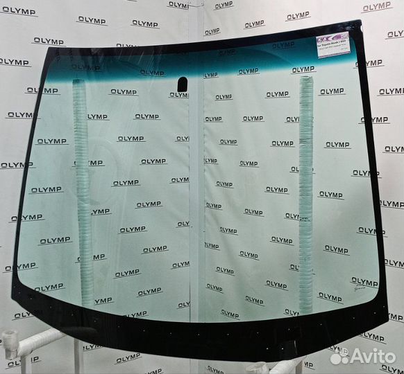 Стекло лобовое переднее Toyota Noah AZR60