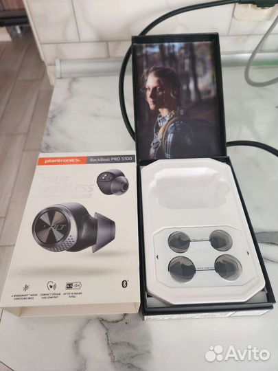 Беспроводные наушники plantronics