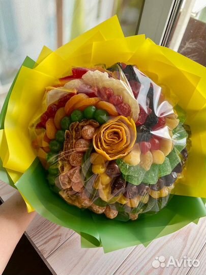 Букеты из сухофруктов, конфет, орехов