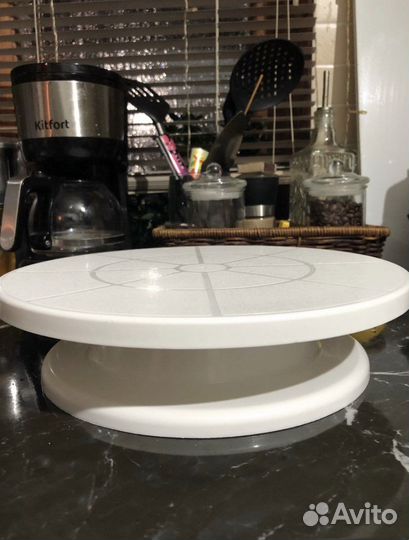 Тортовница вращающаяся