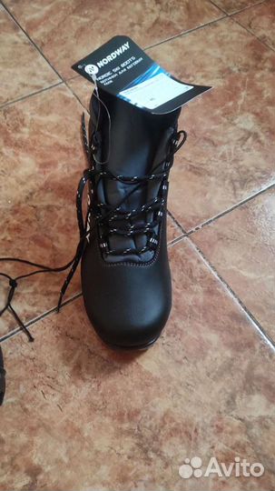 Лыжные ботинки