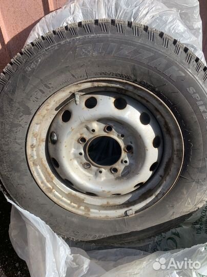 Bridgestone Blizzak Spike-01 205/70 R15 96T