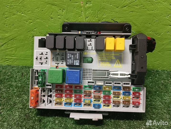 Блок предохранителей салонный Opel Zafira A 2004