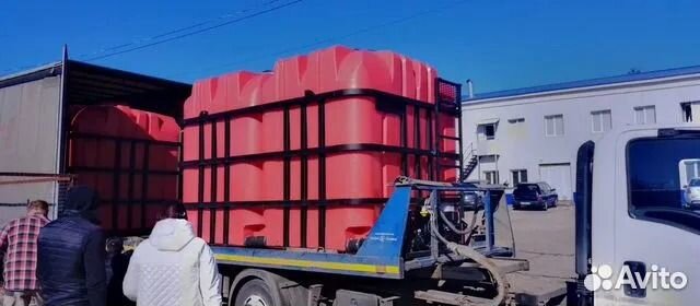 Емкость пластиковая в обрешетке