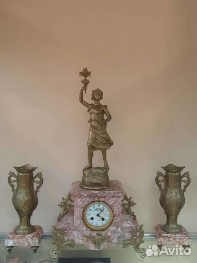 Антикварные каминные часы Франция