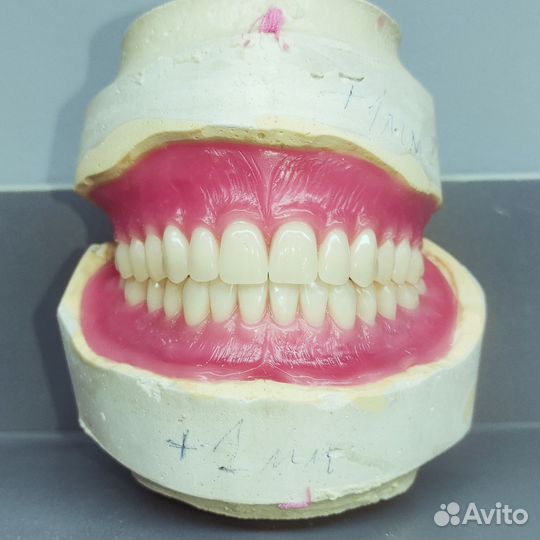 Зубной техник