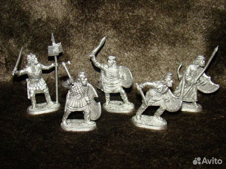 Солдатки разные, продаются сериями