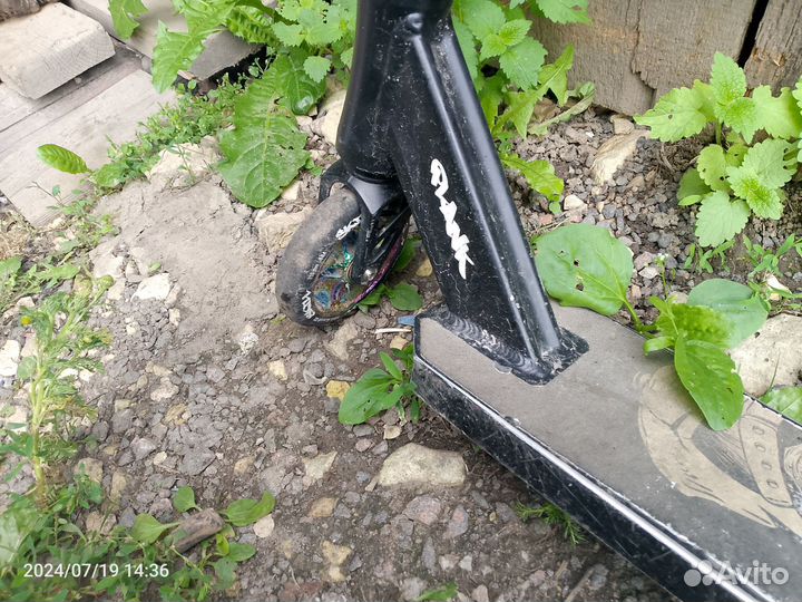 Трюковой самокат парковый