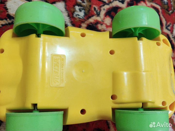 Машинка каталка с ручкой