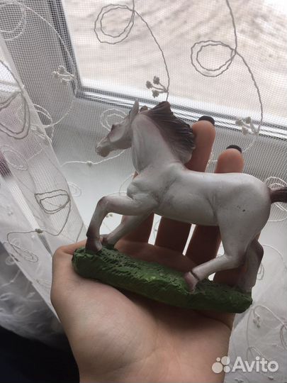 Фигурка глиняная лошадь
