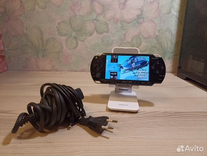 Sony PSP 2008 прошитая + игры