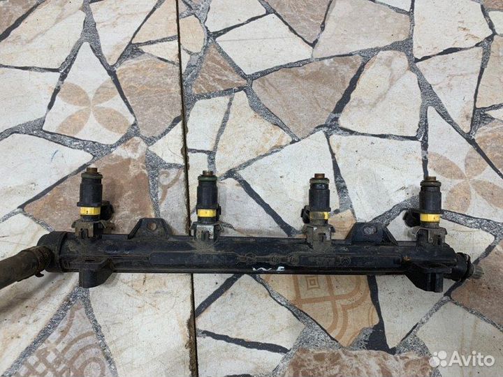 Топливная рампа (рейка) Skoda Fabia хэтчбэк 1.4