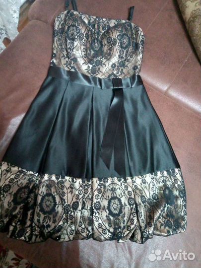 Платье для девочки, атласное,внизу фонариком