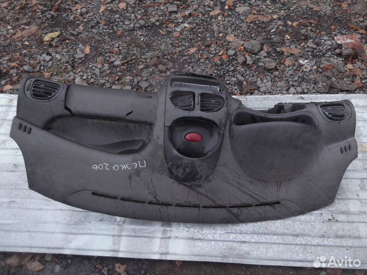 Торпедо Peugeot 206 98-12