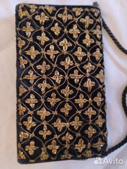 Бархатная сумка с вышивкой