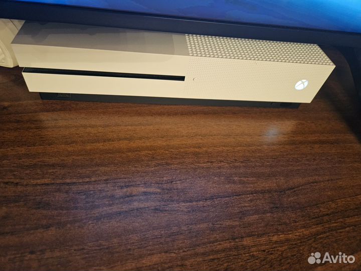 Xbox one s 1tb с играми