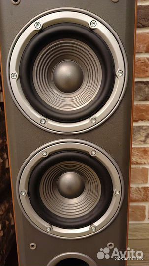 Напольная акустика JBL e80