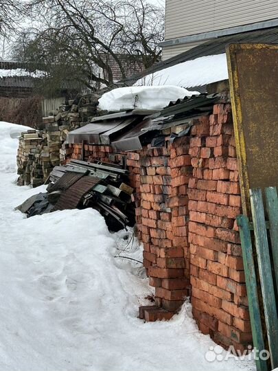Кирпич, дрова, сетка рабица