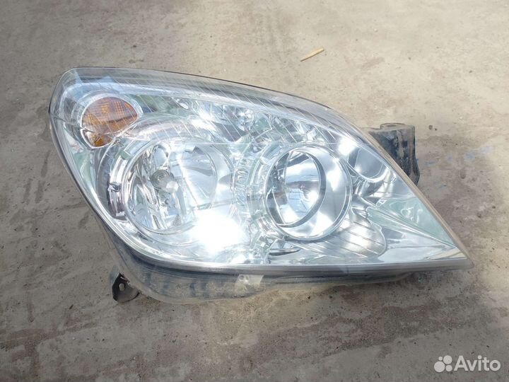 Фара правая Opel Astra H
