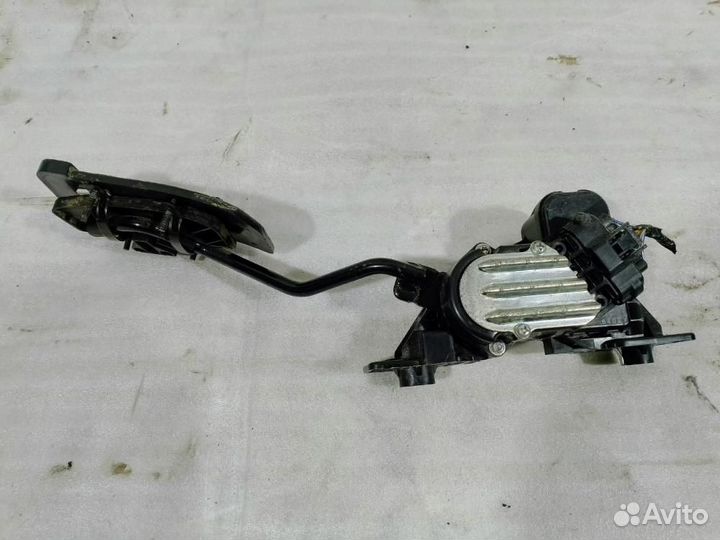 Педаль газа 2006-2016 Mitsubishi L200