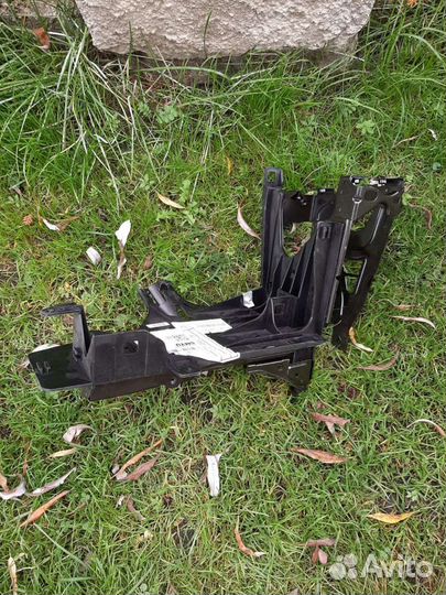 Кронштейн фары левый BMW 5 F10