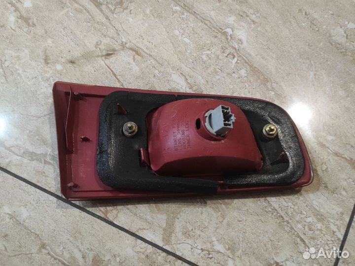 Фонарь задний правый Mazda demio