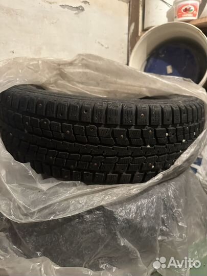 Dunlop SP Winter Ice 01 205/60 R16 92T