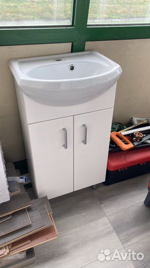 Тумба для ванной вместе с раковиной