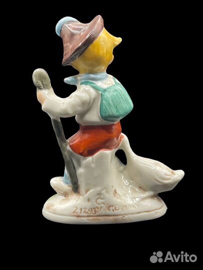 Статуэтка фарфор германия мальчик с гусем