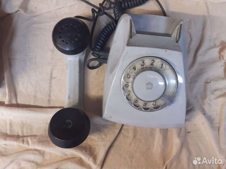 Старинный телефон СССР