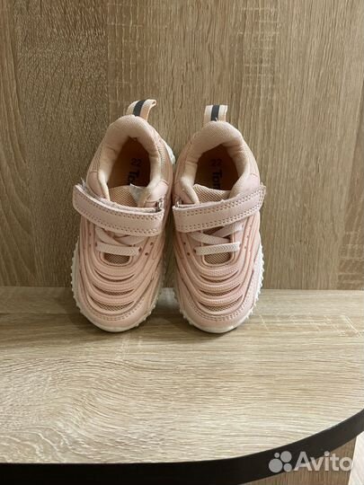 Кроссовки для девочки