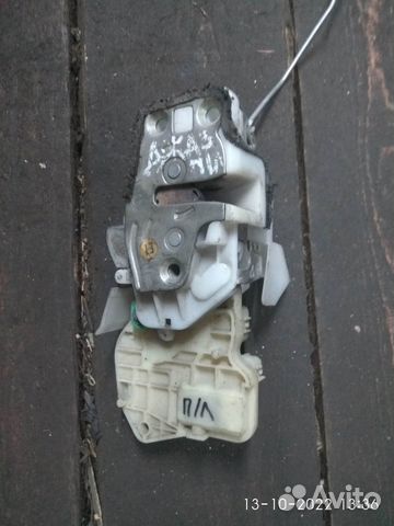 Замок передней двери на Хонда Джаз 2007 год